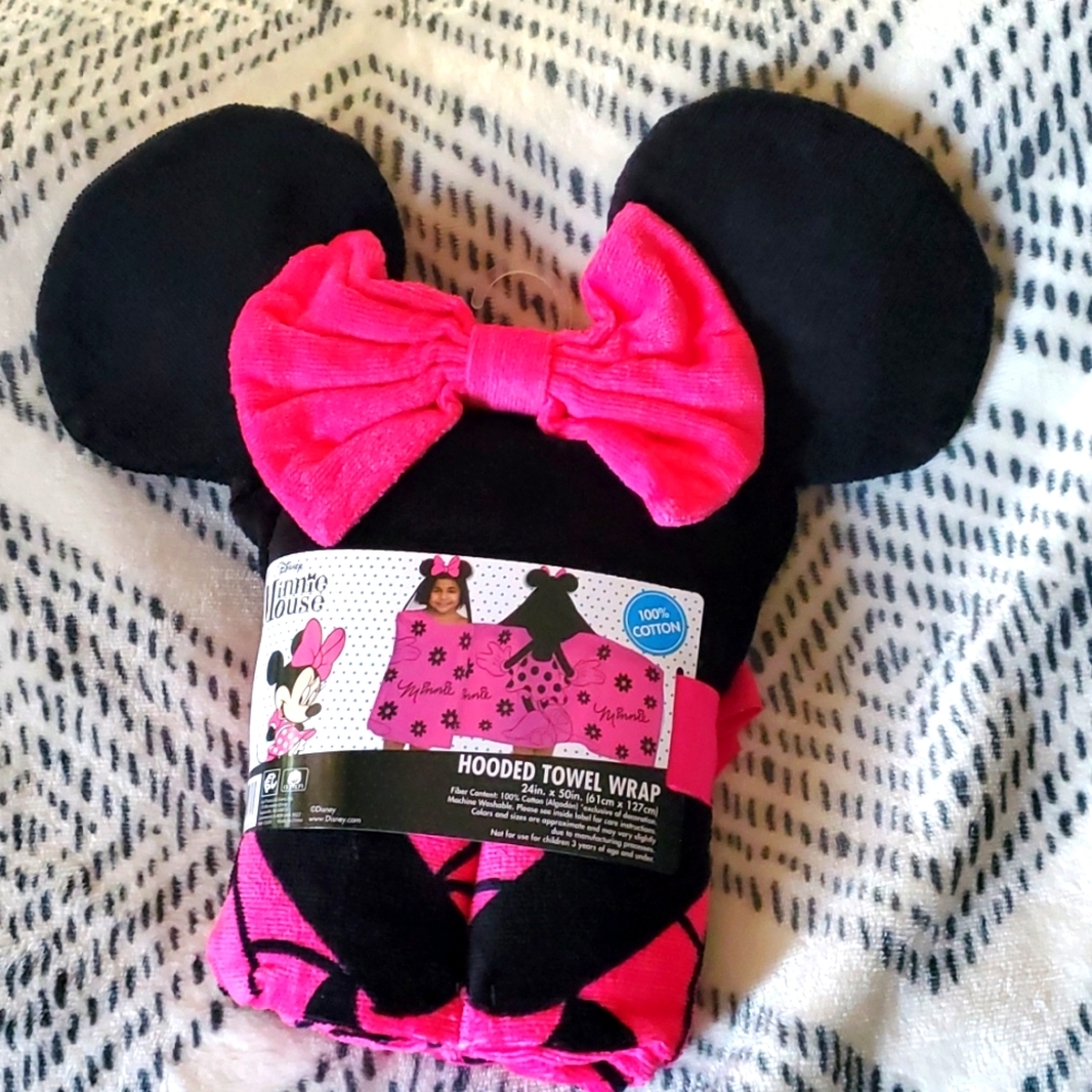 Minnie Mouse hooded towel wrap Size 24in x 50in